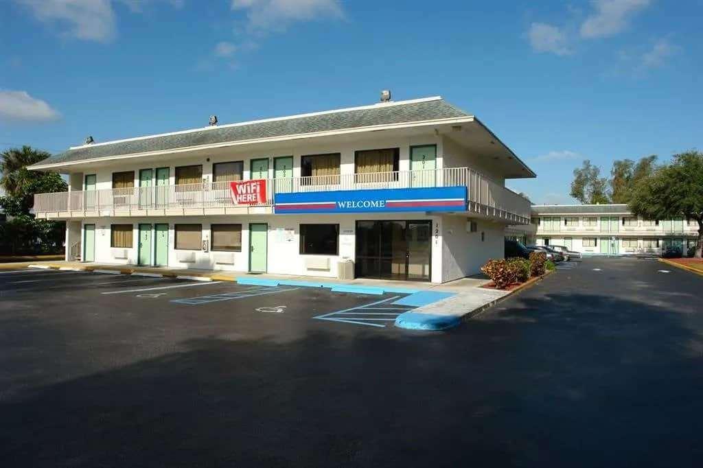Travelodge By Wyndham Pompano Beach Kültér fotó