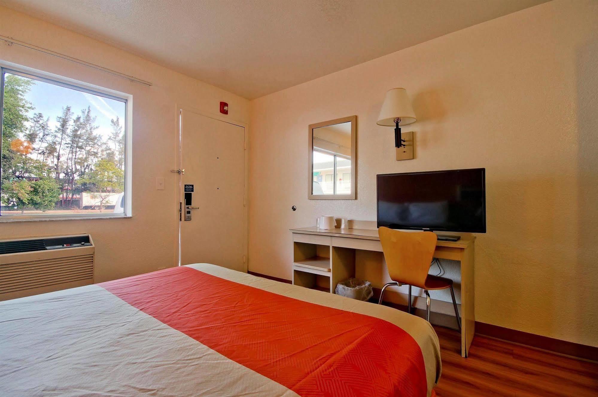 Travelodge By Wyndham Pompano Beach Kültér fotó