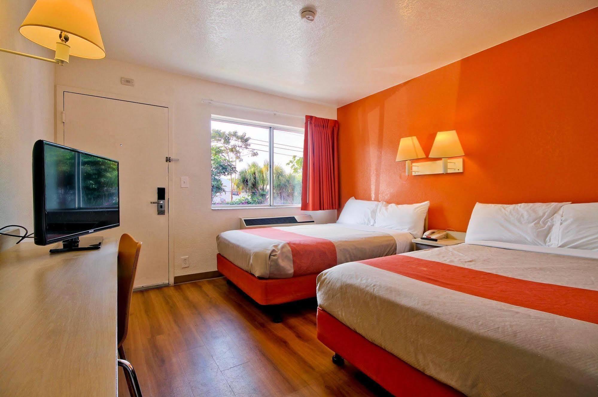 Travelodge By Wyndham Pompano Beach Kültér fotó