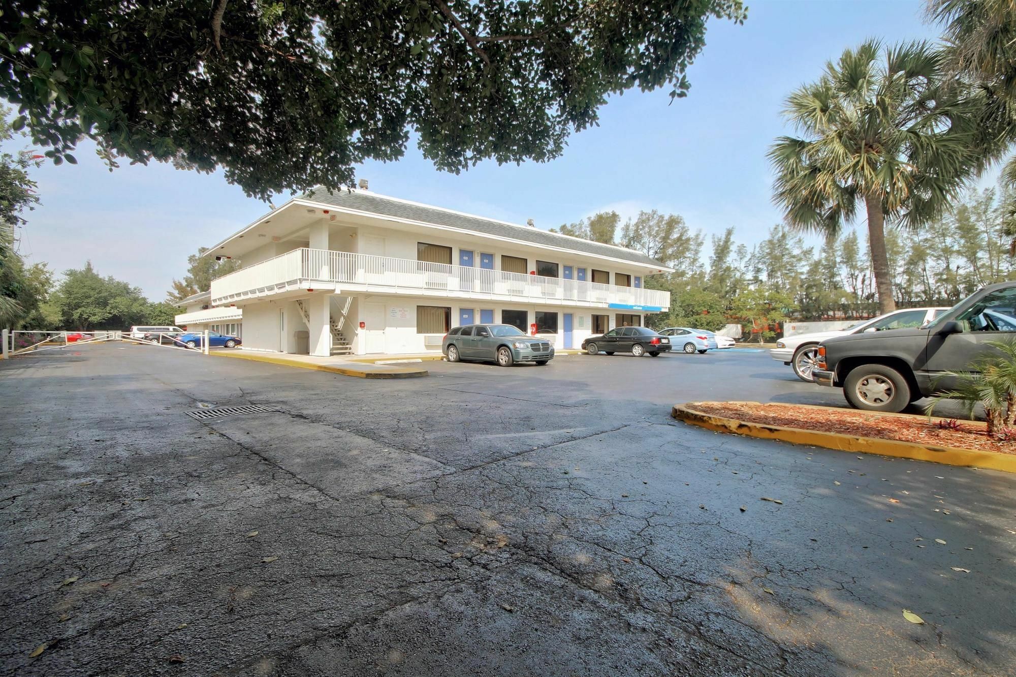 Travelodge By Wyndham Pompano Beach Kültér fotó