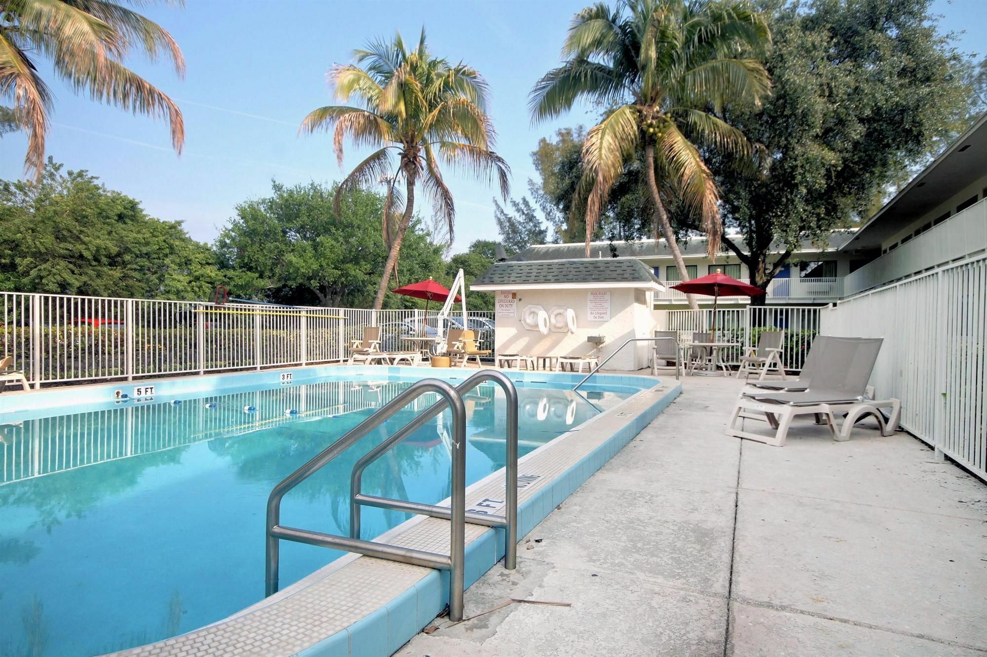 Travelodge By Wyndham Pompano Beach Kültér fotó
