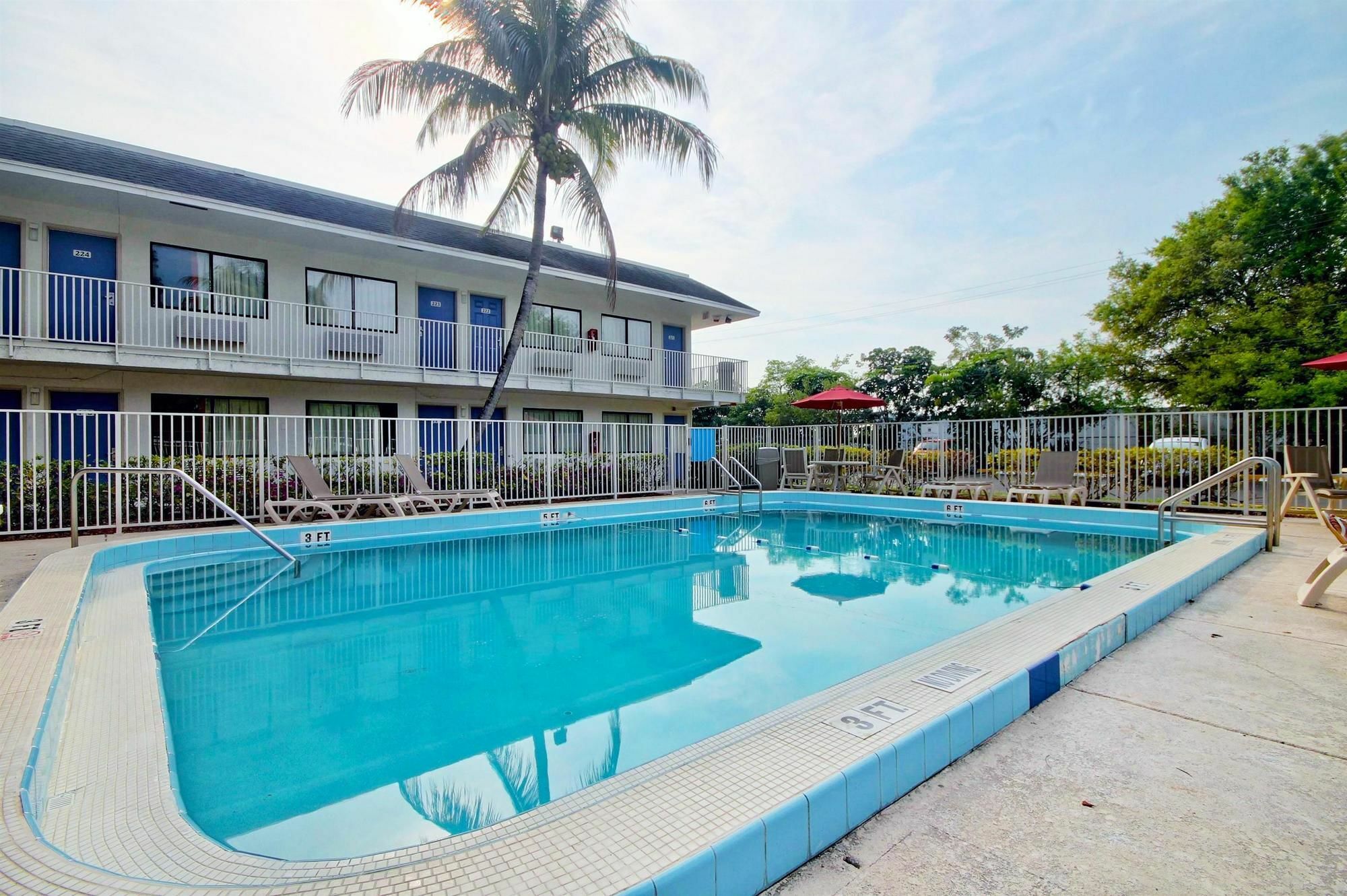 Travelodge By Wyndham Pompano Beach Kültér fotó